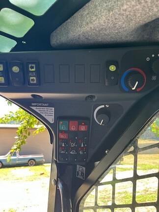 Image of John Deere 333G equipment image 4