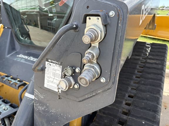 Image of John Deere 333G equipment image 4