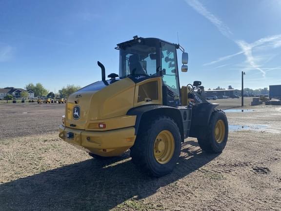 Image of John Deere 344L equipment image 4