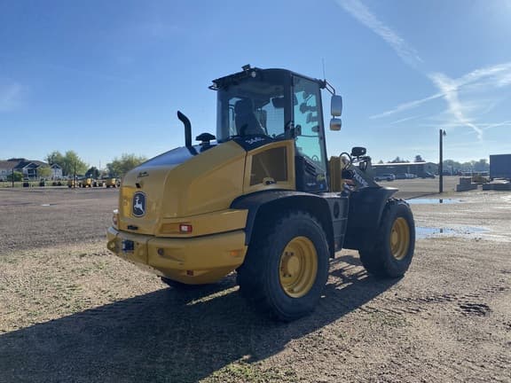 Image of John Deere 344L equipment image 4