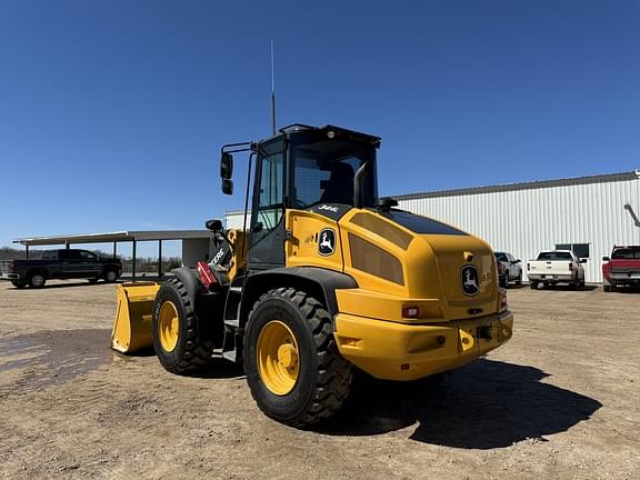 Image of John Deere 344L equipment image 4