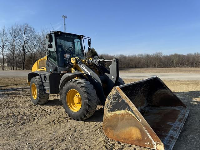 Image of John Deere 344L equipment image 4