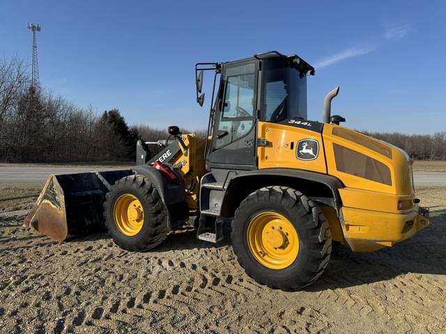Image of John Deere 344L equipment image 1