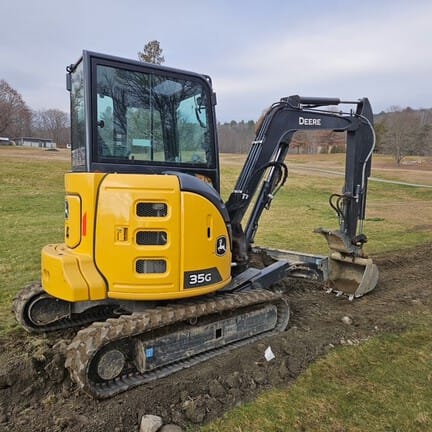 2022 John Deere 35G Equipment Image0