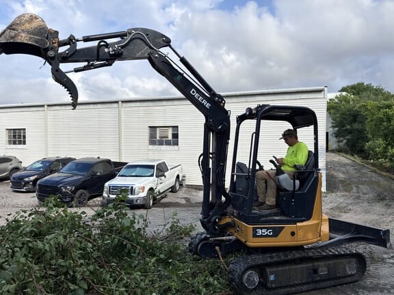 2022 John Deere 35G Equipment Image0