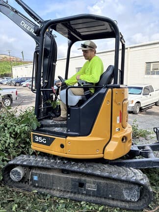 Image of John Deere 35G equipment image 2