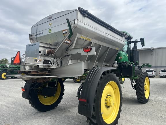 Image of John Deere 400R equipment image 4