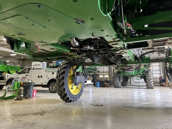 Image of John Deere 400R equipment image 4