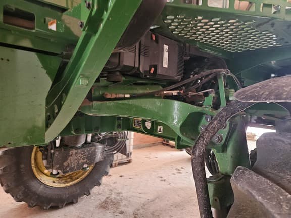Image of John Deere 400R equipment image 4