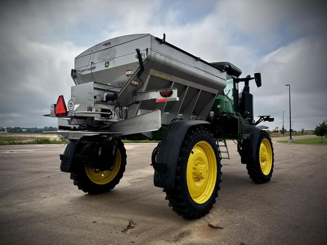 Image of John Deere 400R equipment image 4