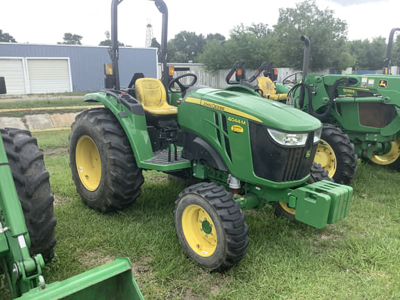 Image of John Deere 4044M equipment image 4
