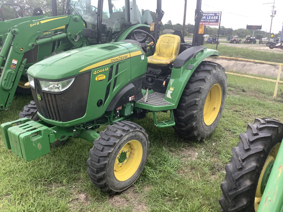 2022 John Deere 4044M Equipment Image0