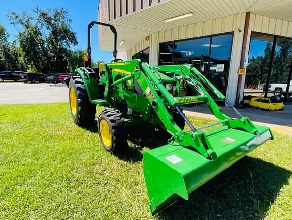 Image of John Deere 4044M equipment image 4