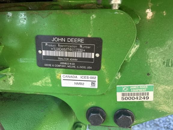 Image of John Deere 4044M equipment image 4