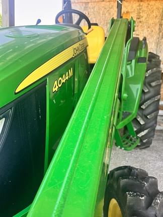 Image of John Deere 4044M equipment image 4