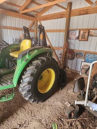 Image of John Deere 4044M equipment image 4