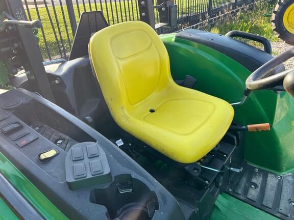 Image of John Deere 4044M equipment image 4