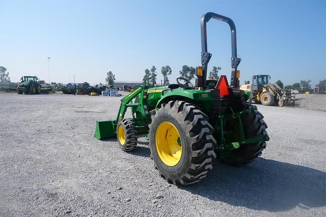 Image of John Deere 4044M equipment image 4