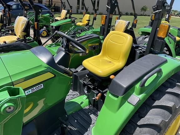 Image of John Deere 4044M equipment image 4