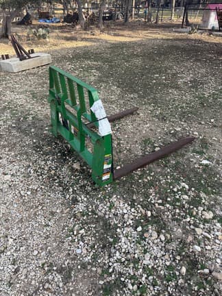 Image of John Deere 4044M equipment image 4