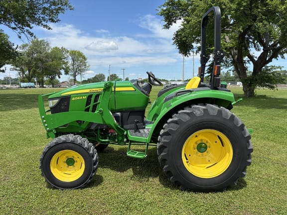 2022 John Deere 4044M Equipment Image0
