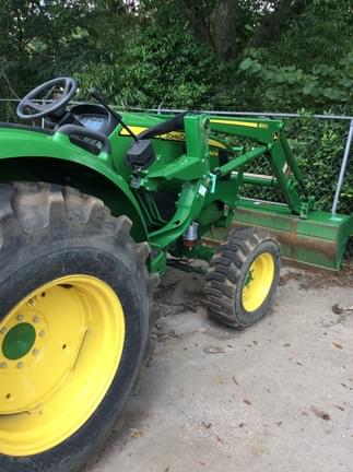 Image of John Deere 4044M equipment image 4