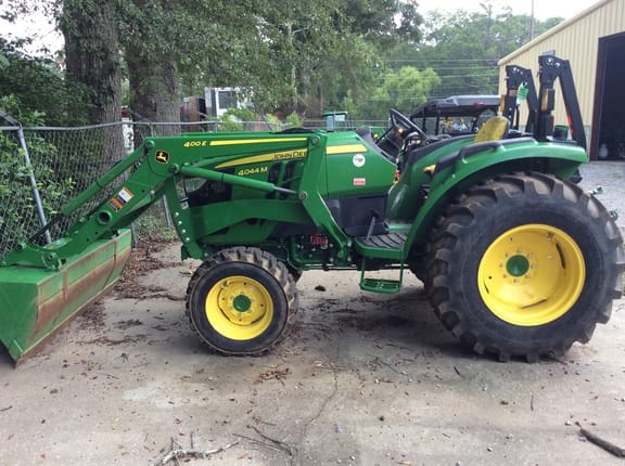 2022 John Deere 4044M Equipment Image0