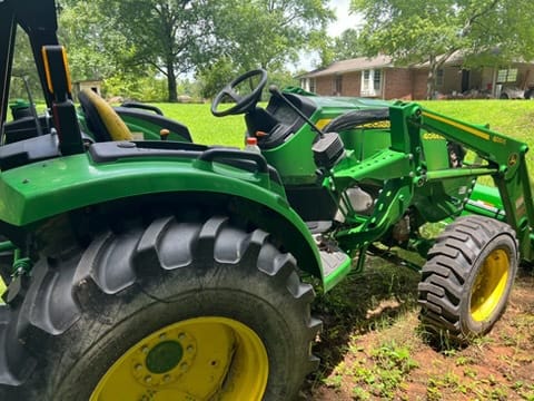 2022 John Deere 4044M Equipment Image0