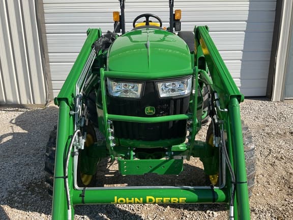 Image of John Deere 4044M equipment image 4