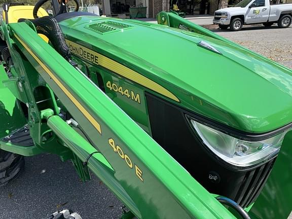 Image of John Deere 4044M equipment image 4