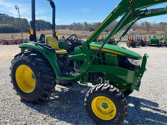 Image of John Deere 4044M equipment image 4