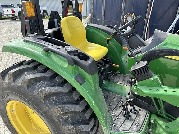 Image of John Deere 4044M equipment image 4