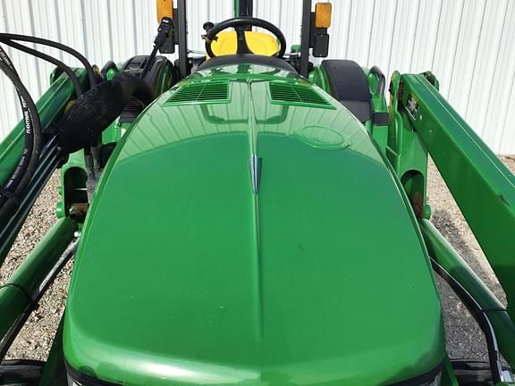 Image of John Deere 4044M equipment image 4