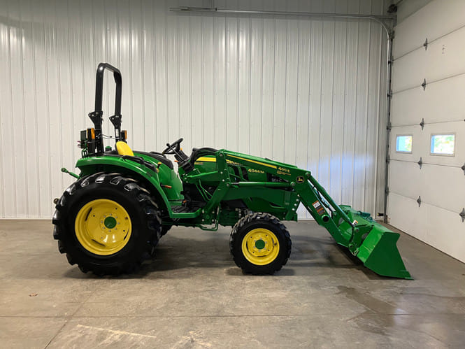 2022 John Deere 4044M Equipment Image0