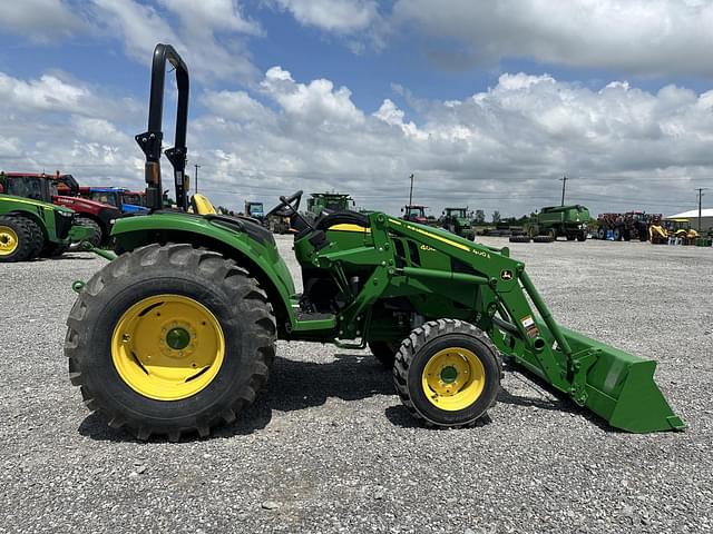Image of John Deere 4044M equipment image 3
