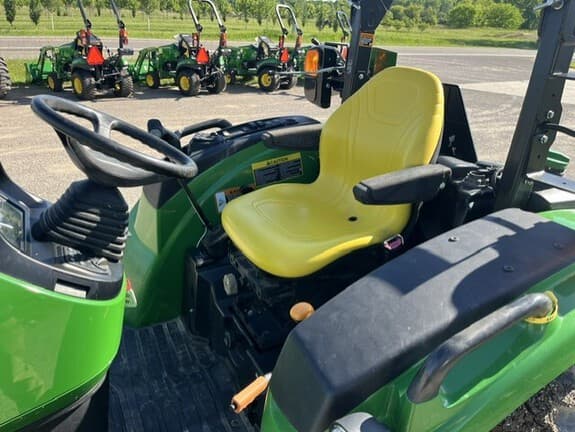Image of John Deere 4044R equipment image 4