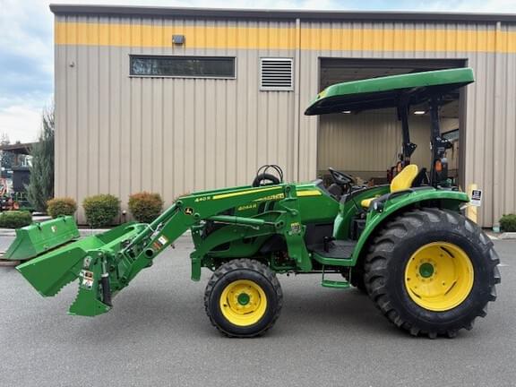 Image of John Deere 4044R equipment image 1