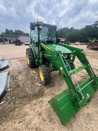 Image of John Deere 4044R equipment image 4