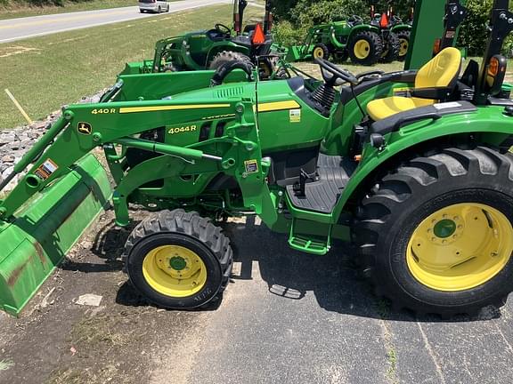 Image of John Deere 4044R equipment image 3