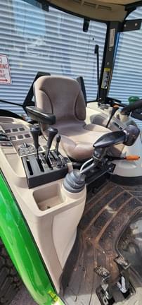 Image of John Deere 4044R equipment image 4