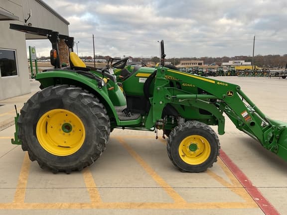 Image of John Deere 4044R equipment image 4