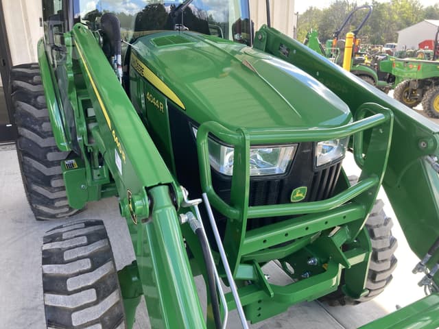 Image of John Deere 4044R equipment image 2