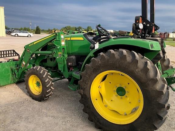 Image of John Deere 4052M equipment image 4