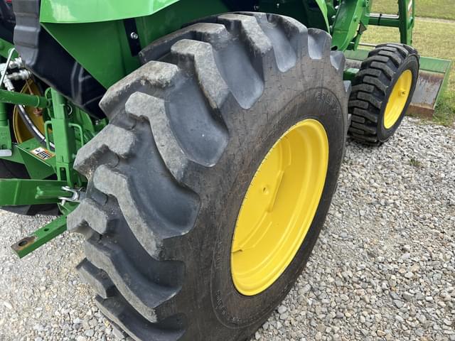 Image of John Deere 4052M equipment image 4