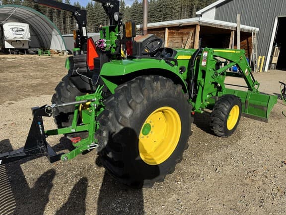 Image of John Deere 4052M equipment image 4