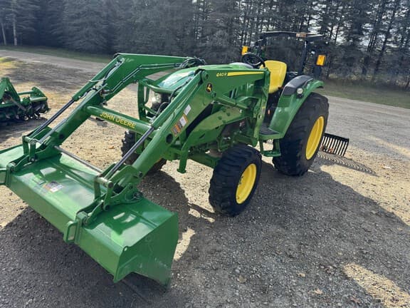 Image of John Deere 4052M equipment image 1