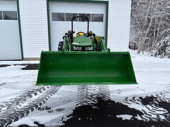 Image of John Deere 4052M equipment image 4