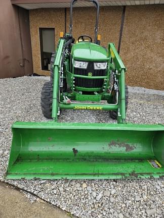Image of John Deere 4052M equipment image 3