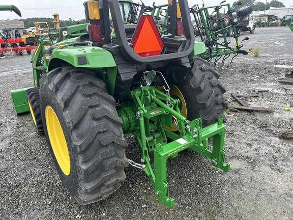 Image of John Deere 4052M equipment image 4