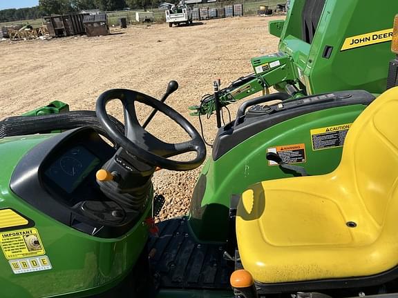 Image of John Deere 4052M equipment image 4